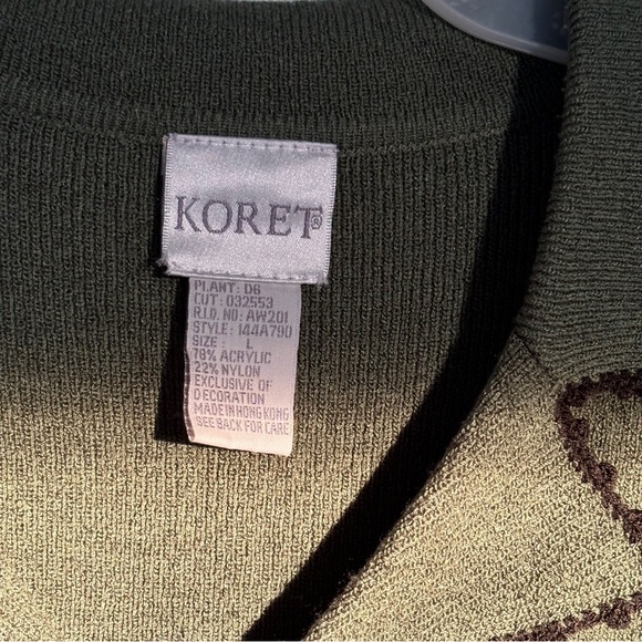 Vintage embroidered knit button up tee shirt - Picture 7 of 9